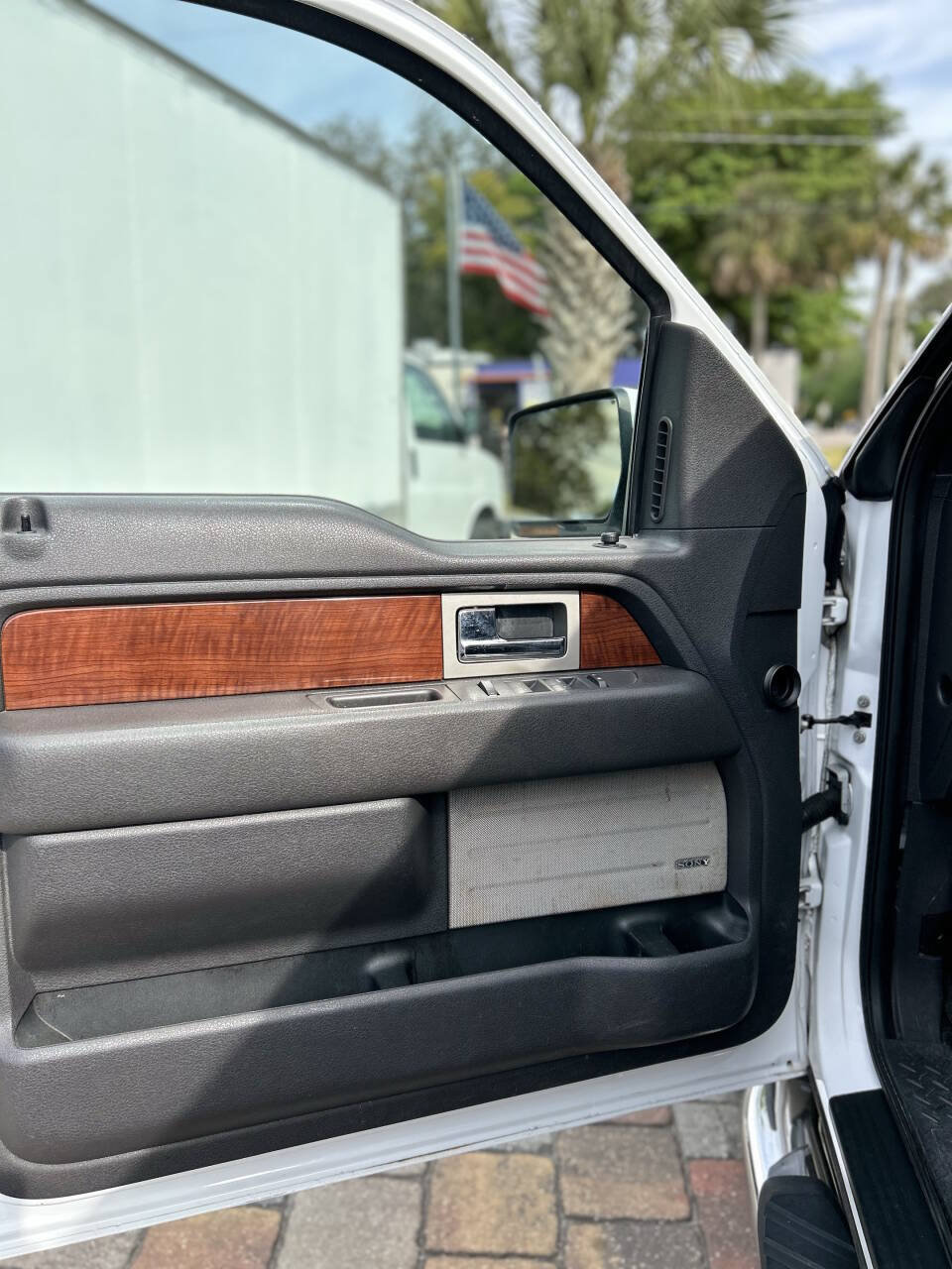 Used 2010 Ford F150 Lariat RWD image 9