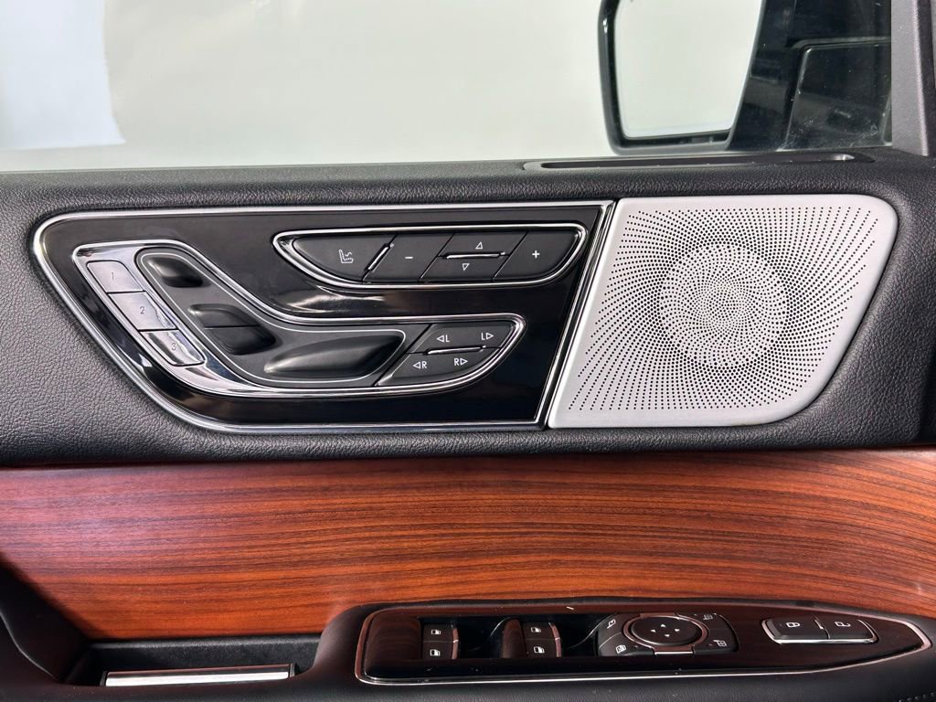 Used 2020 Lincoln Navigator L Reserve w/ Luxury Package AWD/4WD image 40
