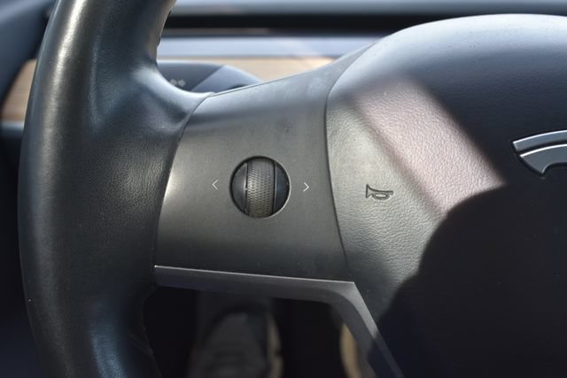 Used 2018 Tesla Model 3 Long Range RWD image 21