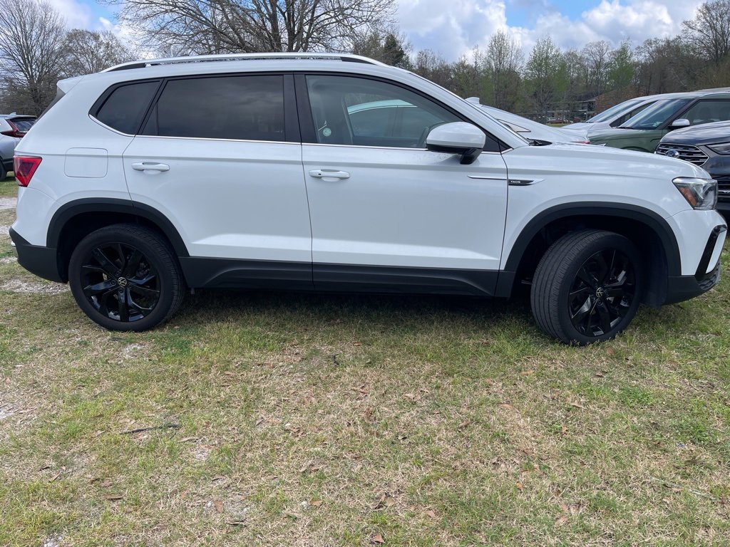 Used 2024 Volkswagen Taos SE image 3