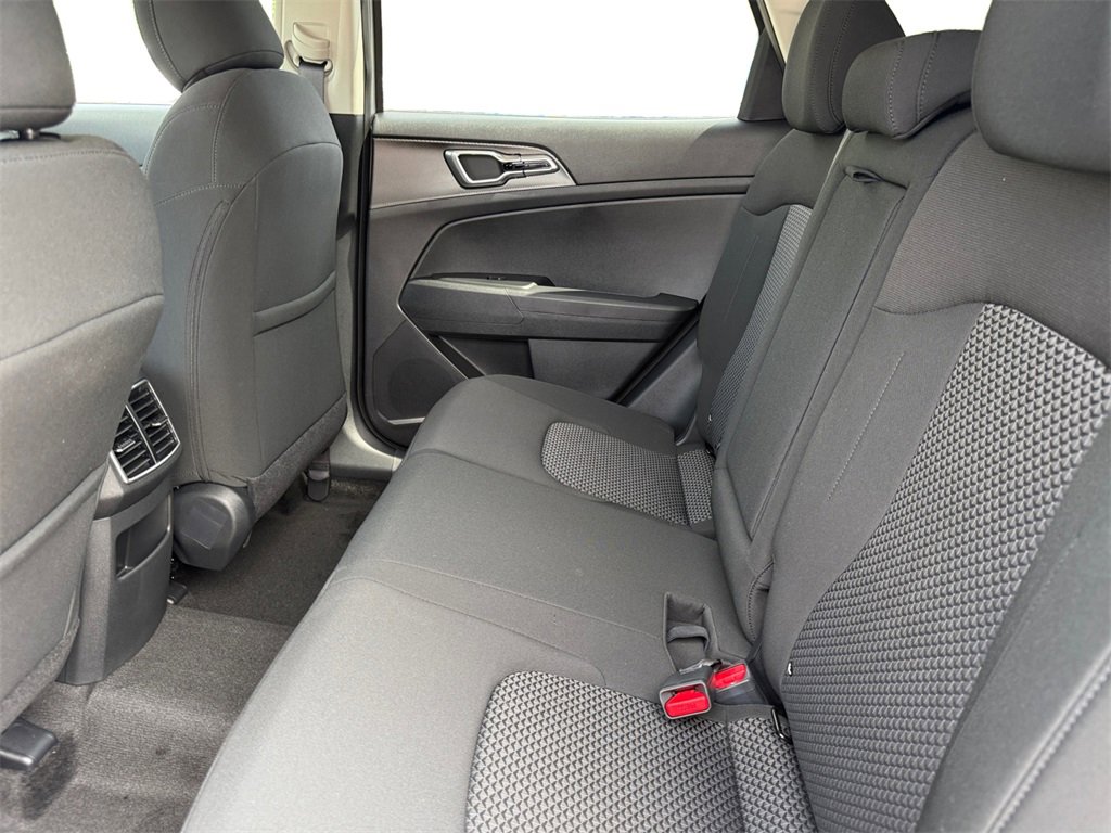 New 2025 Kia Sportage LX image 14