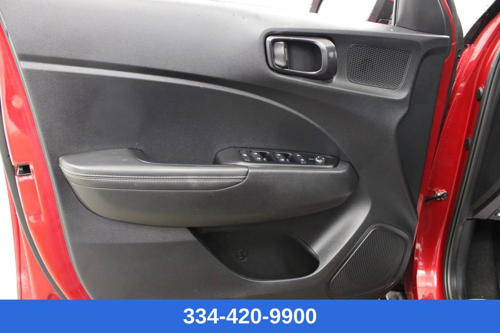 Used 2024 Hyundai Venue Limited image 16