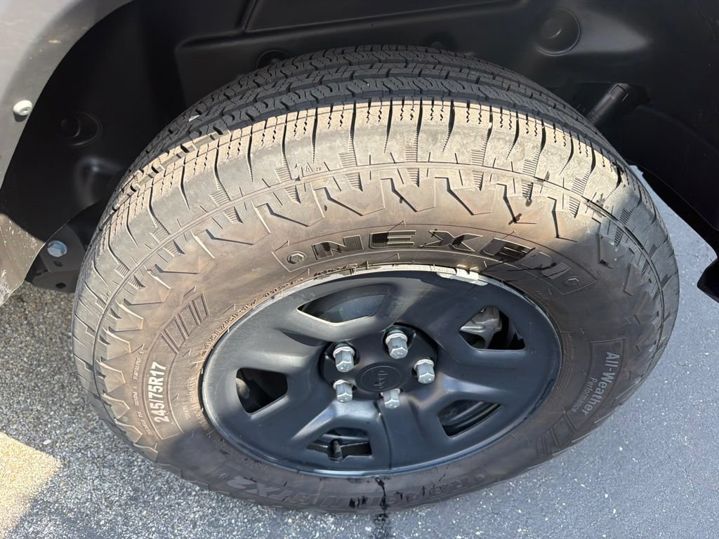 Used 2025 Jeep Wrangler Sport AWD/4WD image 10