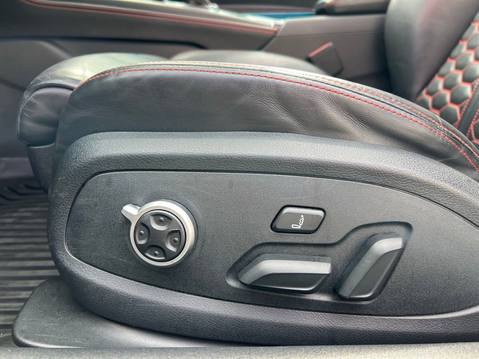 Used 2019 Audi RS 5 w/ Black Optic Carbon Package image 30