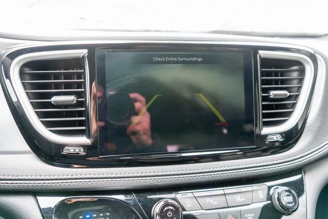 Used 2023 Chrysler Pacifica Touring-L w/ S Appearance Package image 28
