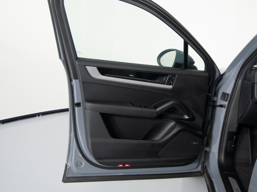Certified 2024 Porsche Cayenne image 19