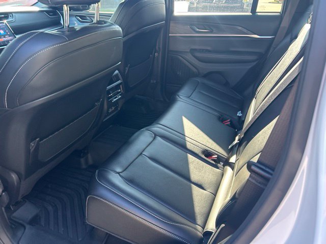 Used 2024 Jeep Grand Cherokee Limited w/ Black Appearance Package RWD image 19