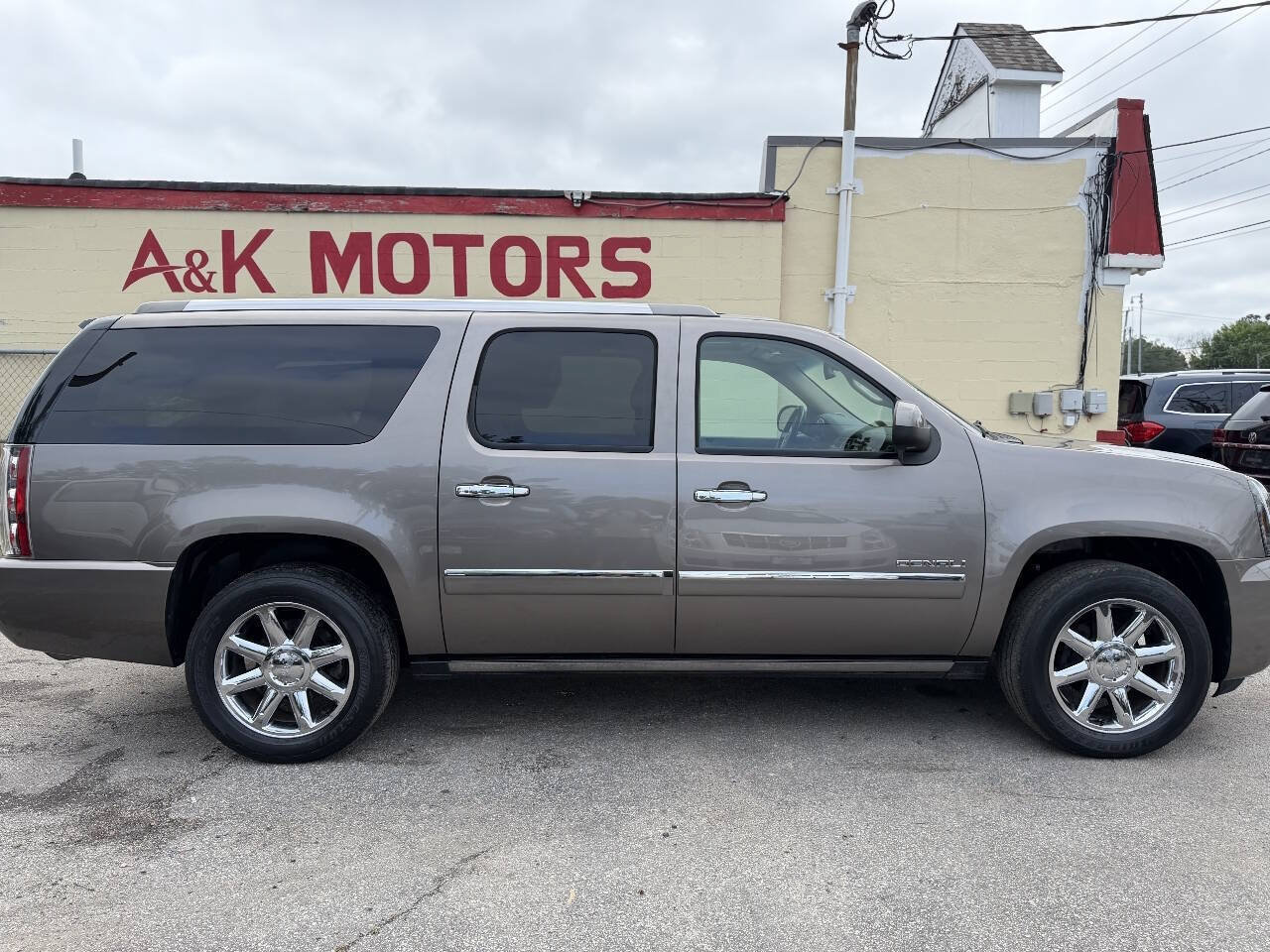 Used 2012 GMC Yukon XL Denali AWD/4WD image 9
