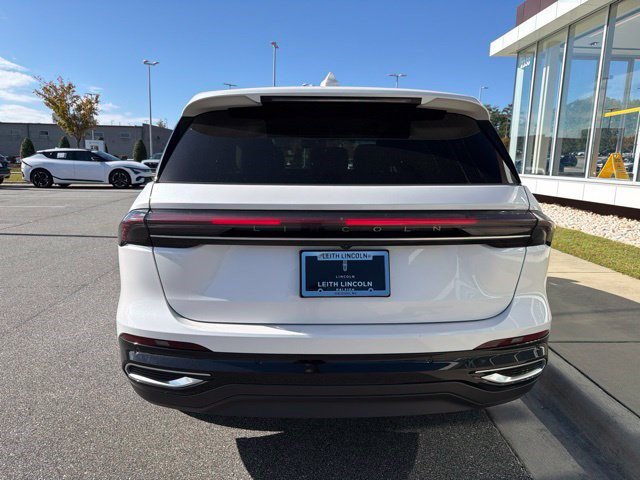 Used 2024 Lincoln Nautilus Premier AWD/4WD image 4