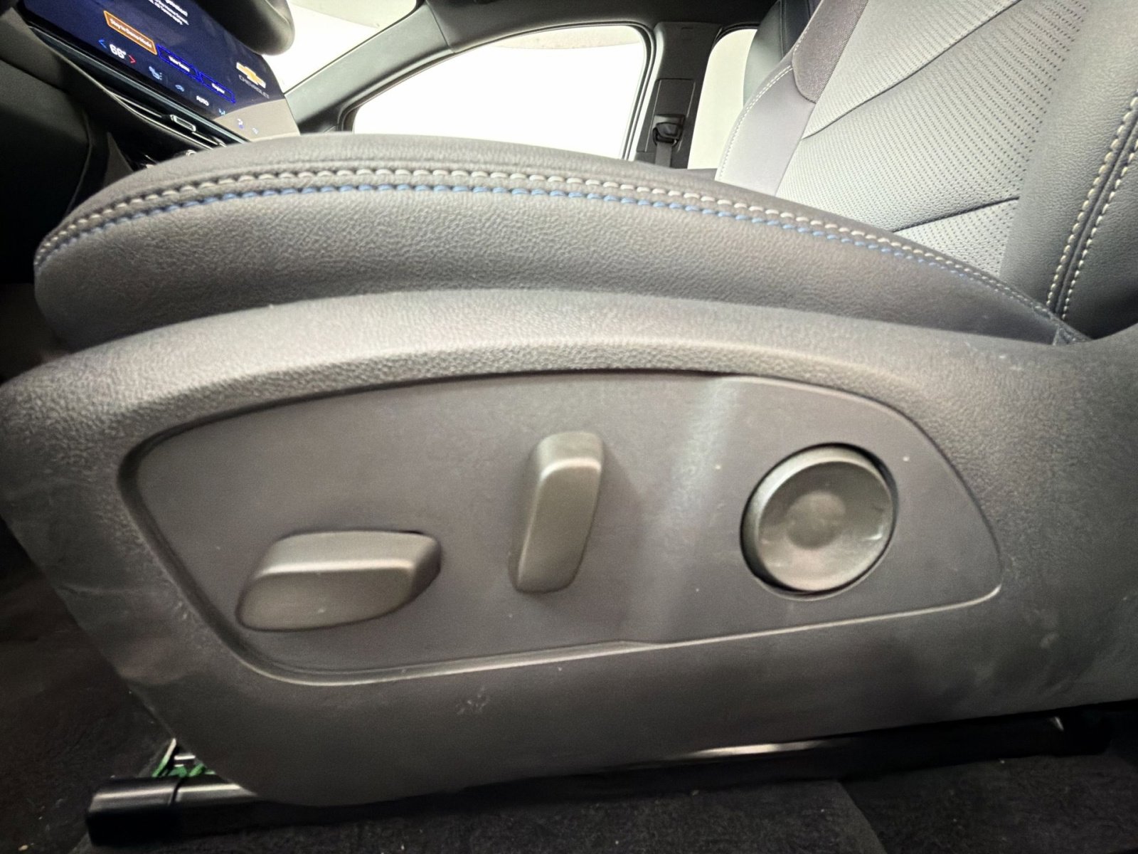 New 2026 Chevrolet Equinox EV LT image 14