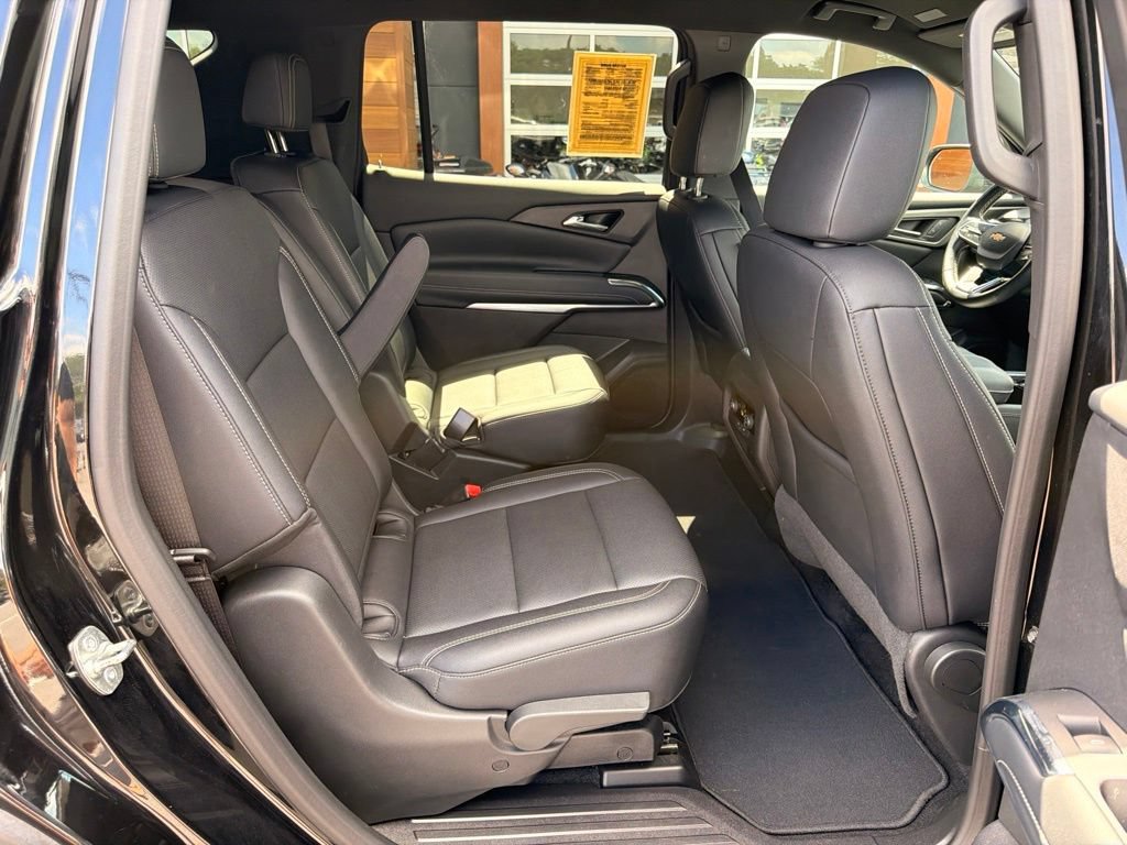 Used 2025 Chevrolet Traverse LT AWD/4WD image 16