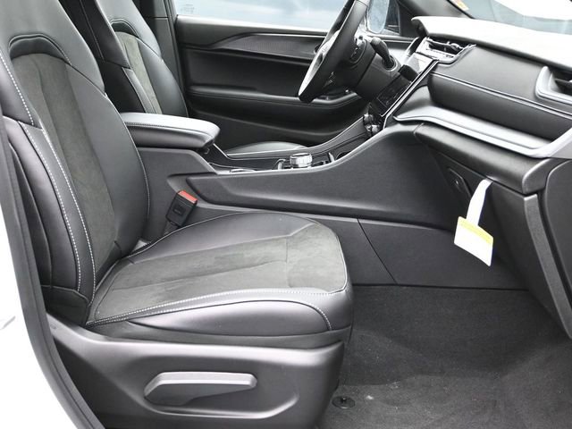 New 2025 Jeep Grand Cherokee L Laredo image 14