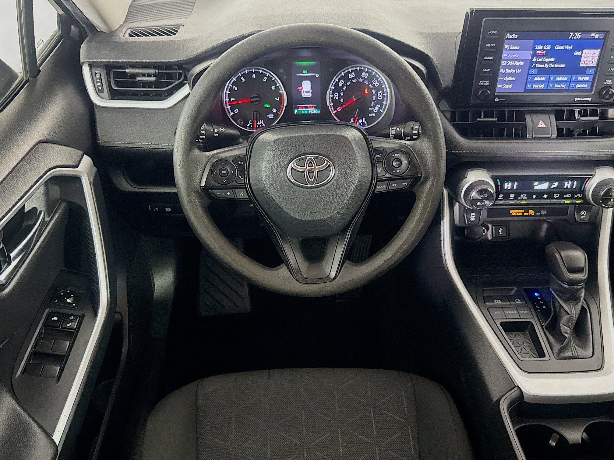 Used 2021 Toyota RAV4 XLE image 16