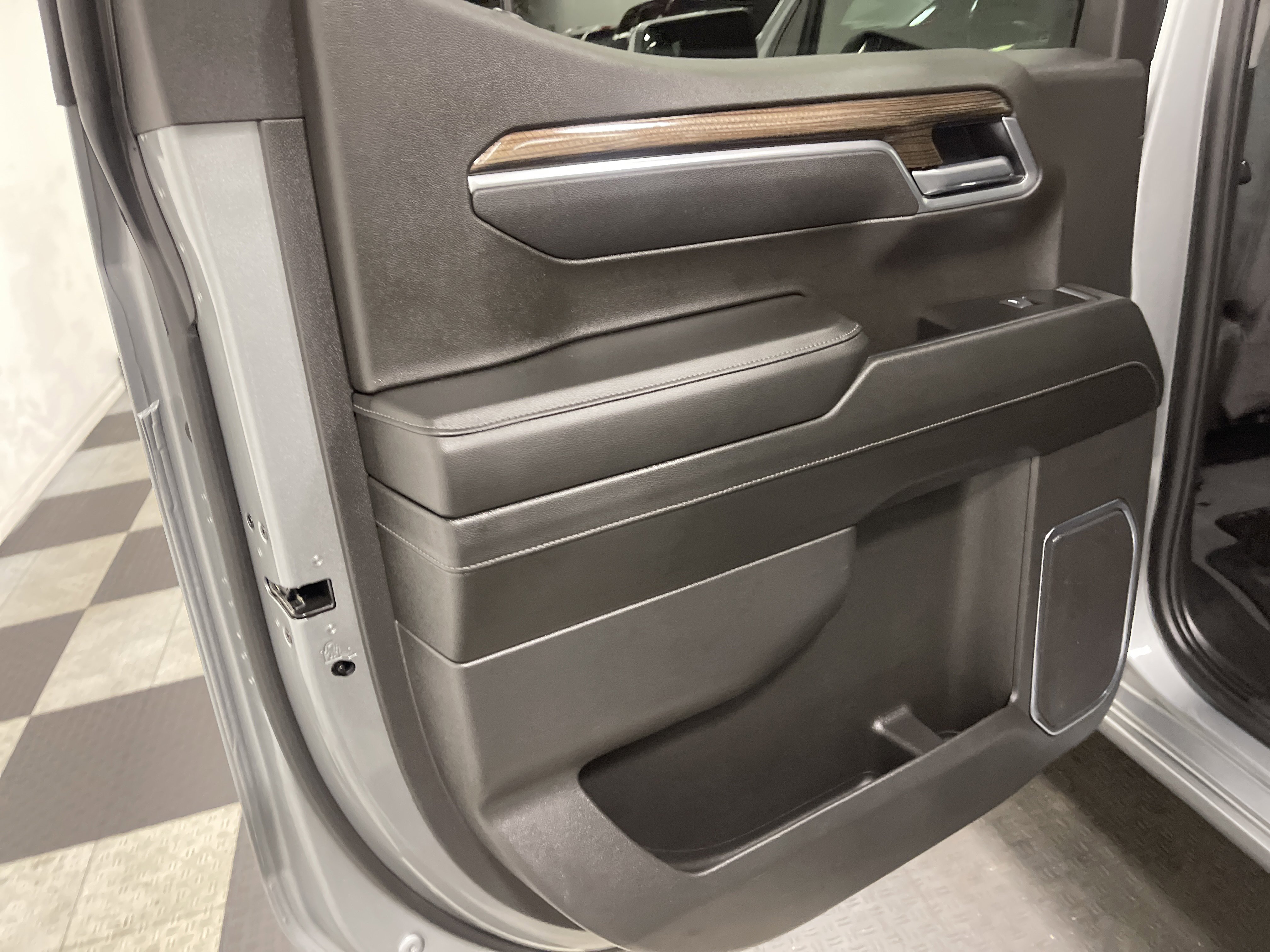 Used 2025 Chevrolet Silverado 1500 LT image 15