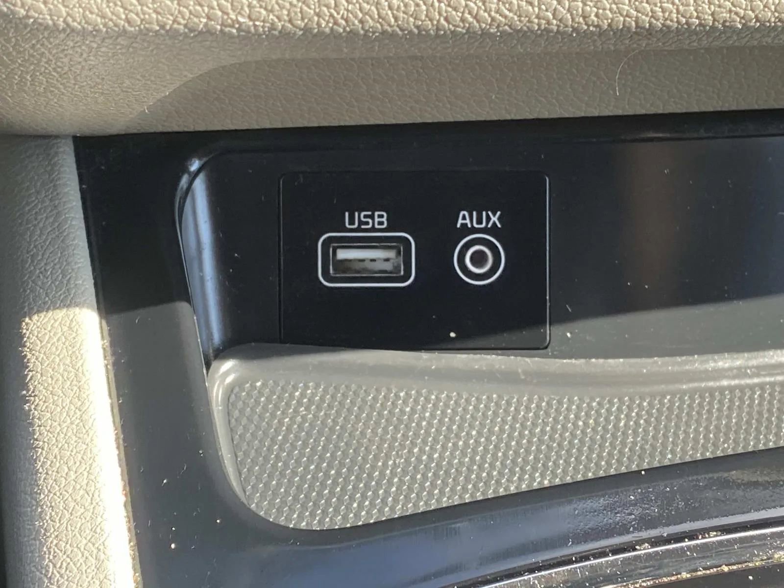 Used 2018 Kia Sedona EX image 28