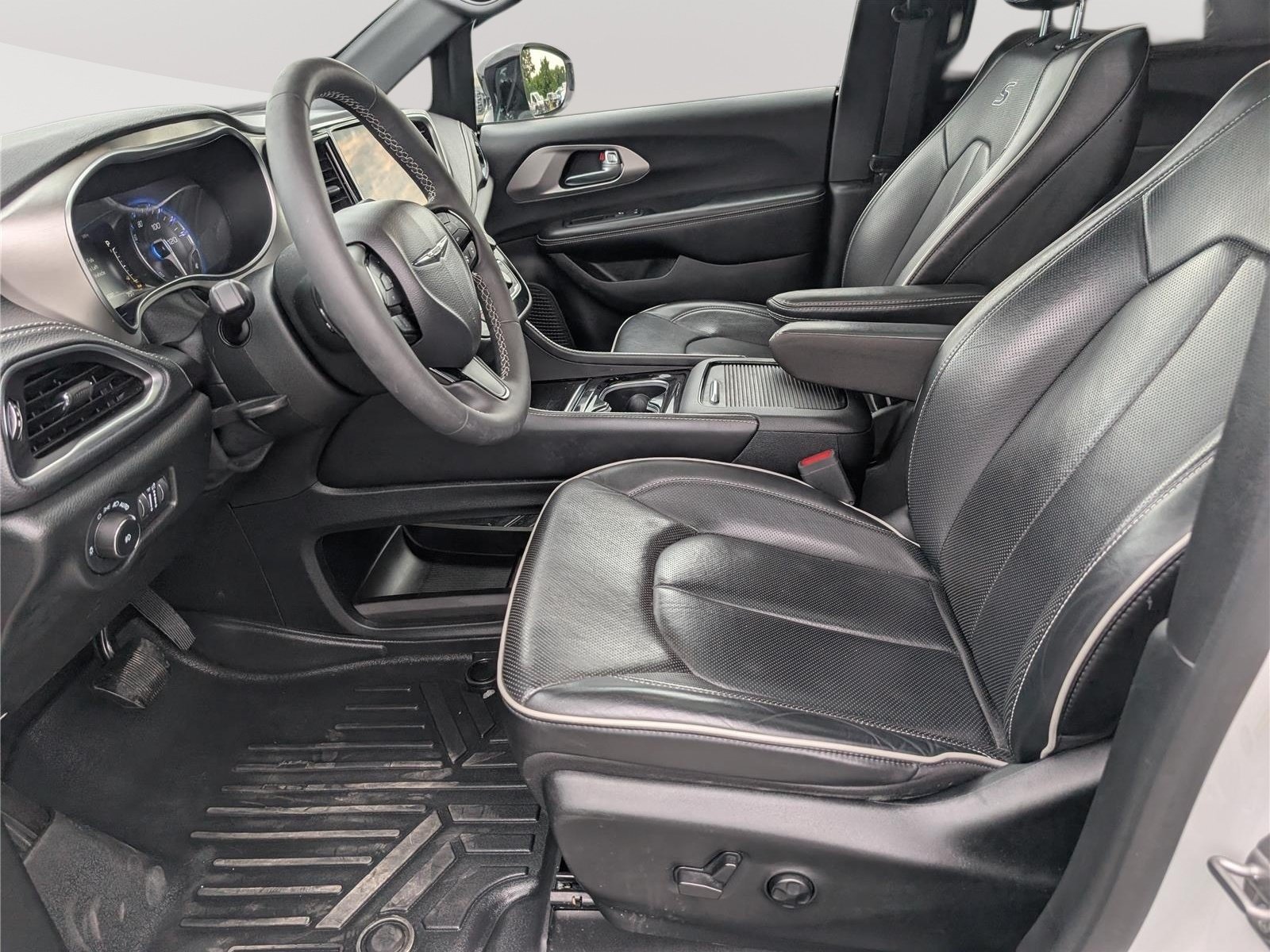 Used 2023 Chrysler Pacifica Limited w/ S Appearance Package AWD/4WD image 19