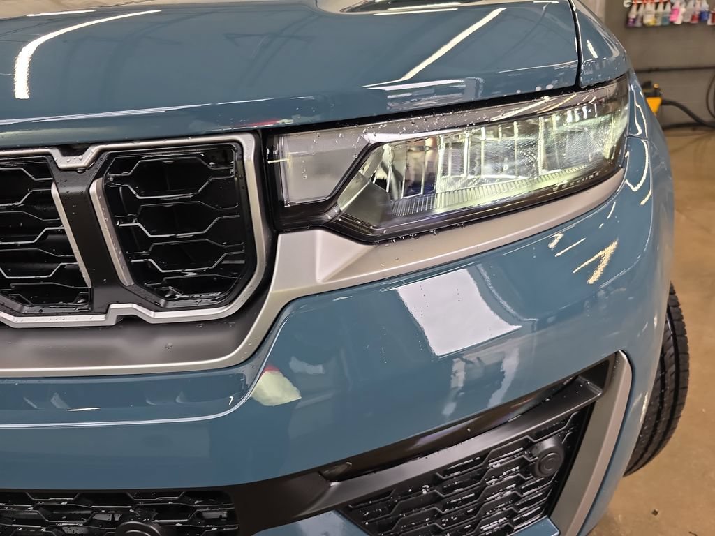 New 2026 Jeep Grand Cherokee Limited w/ Luxury Tech Group II AWD/4WD image 32