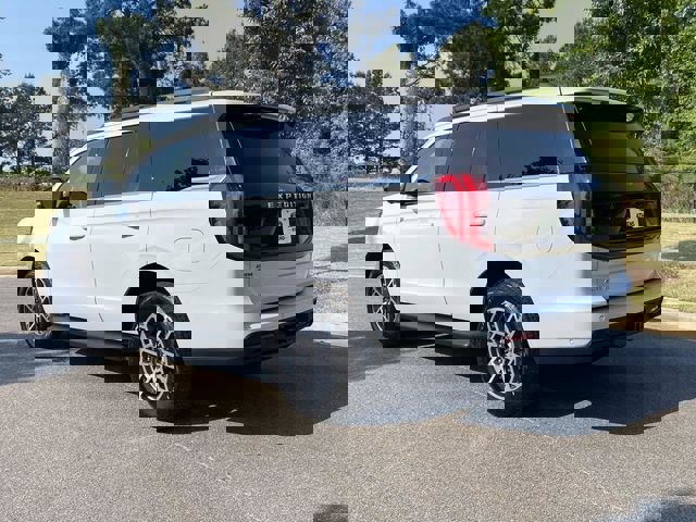 Used 2025 Ford Expedition Active AWD/4WD image 9