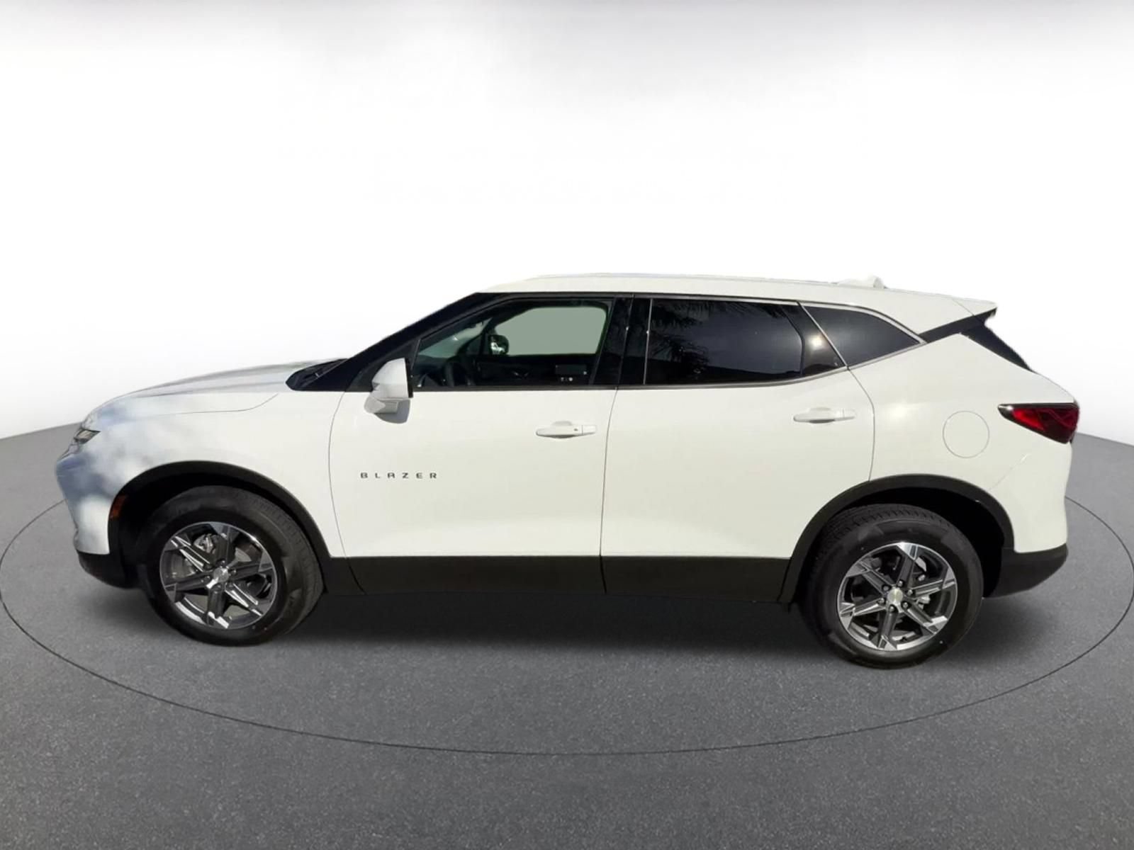 Used 2025 Chevrolet Blazer LT FWD image 8