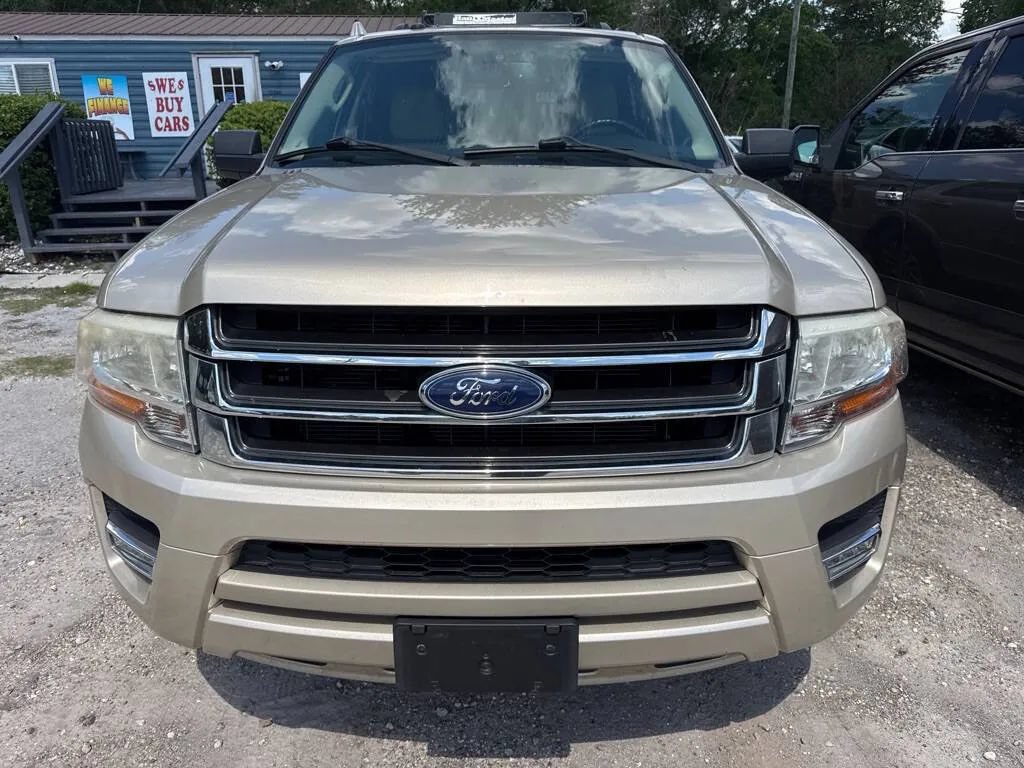 Used 2017 Ford Expedition XLT w/ Equipment Group 202A RWD image 2