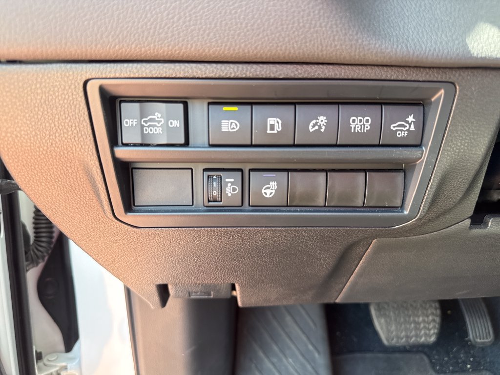 Used 2025 Toyota Tundra Limited AWD/4WD image 14
