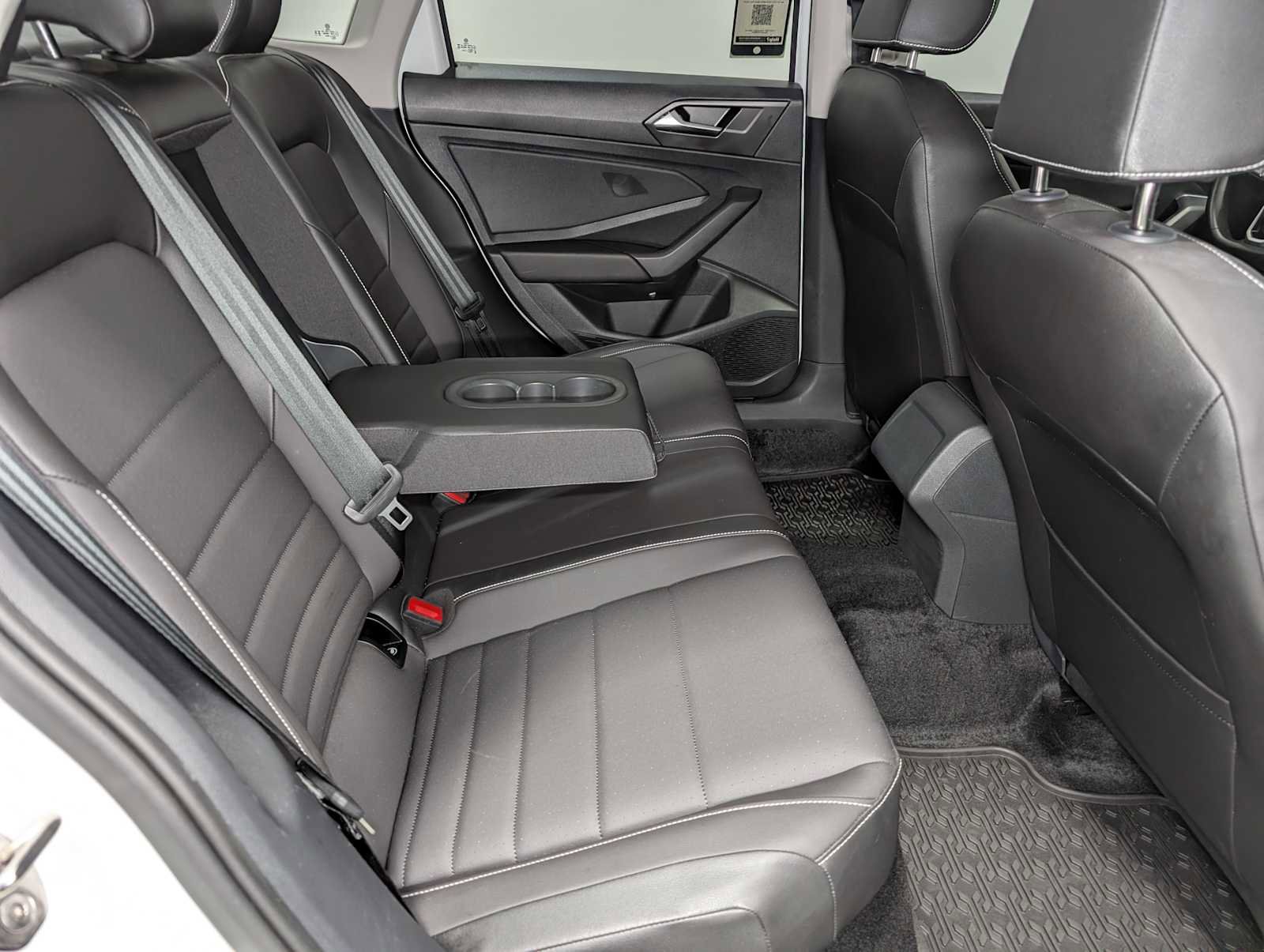 Used 2024 Volkswagen Jetta SE image 39