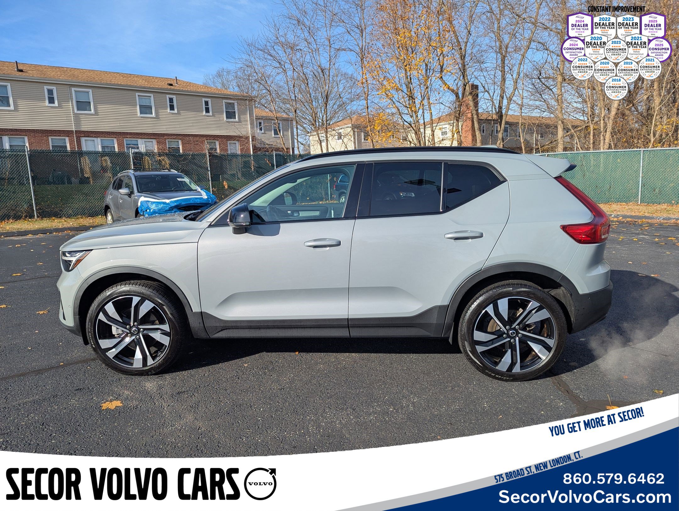 Certified 2024 Volvo XC40 B5 Ultimate w/ Climate Package image 5