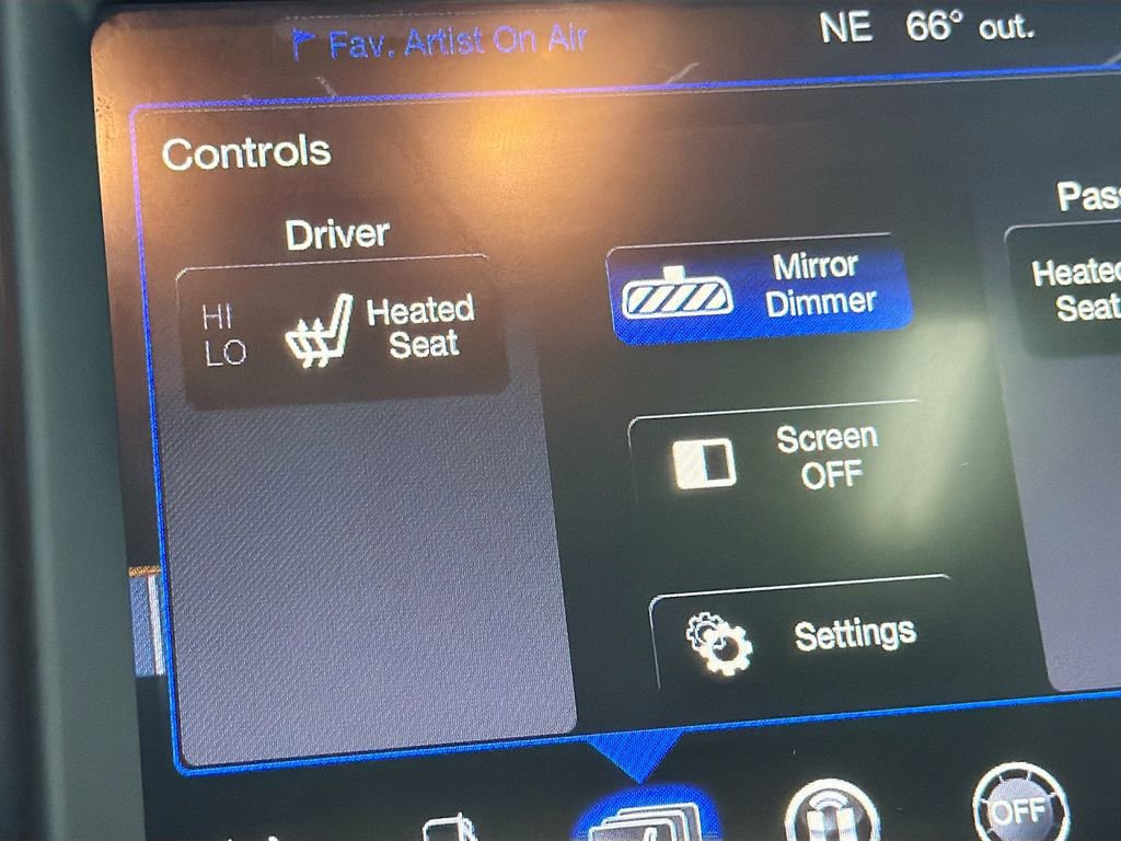 Used 2016 Chrysler 300 Limited image 22