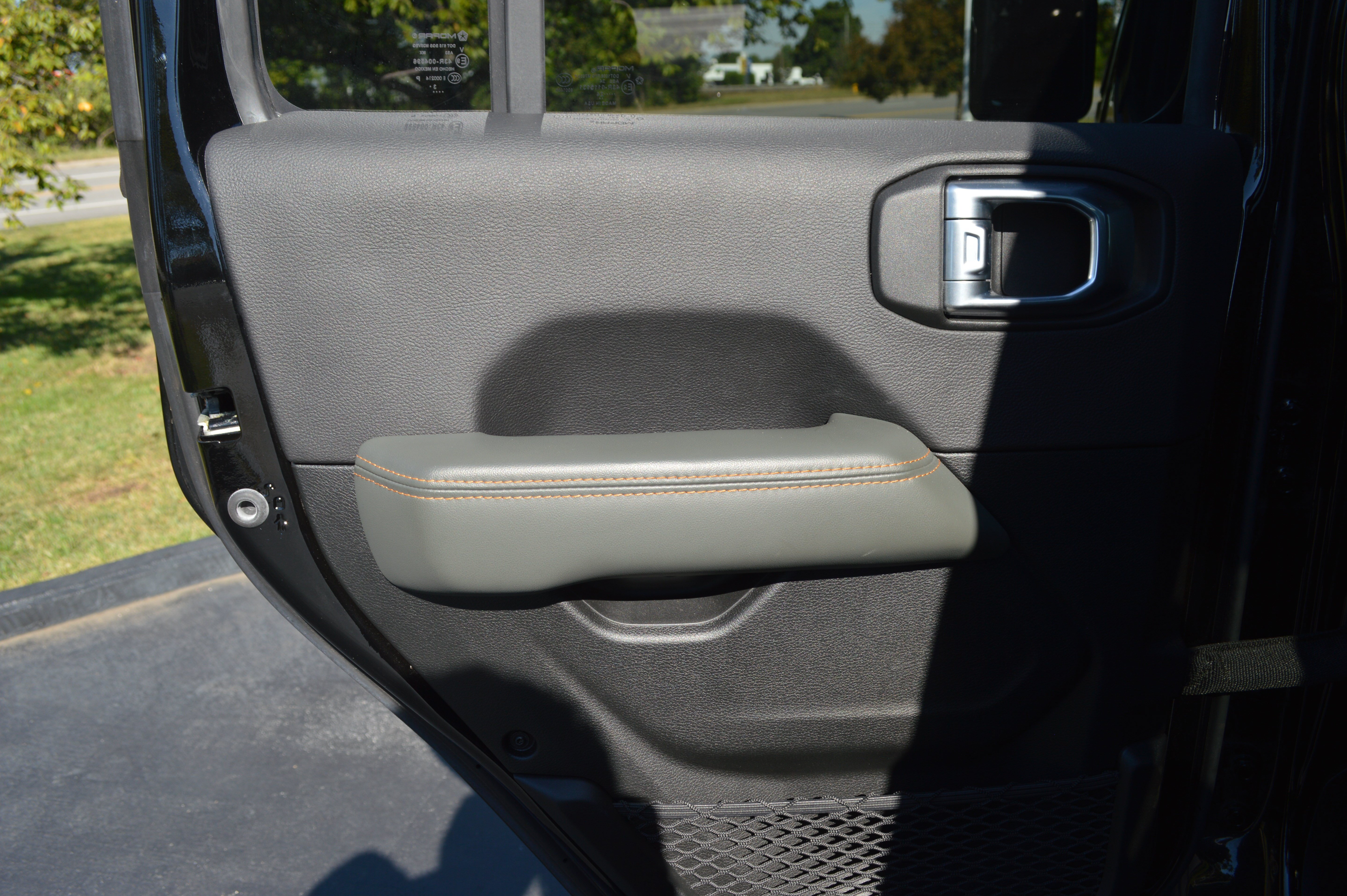 Used 2024 Jeep Gladiator Mojave AWD/4WD image 32