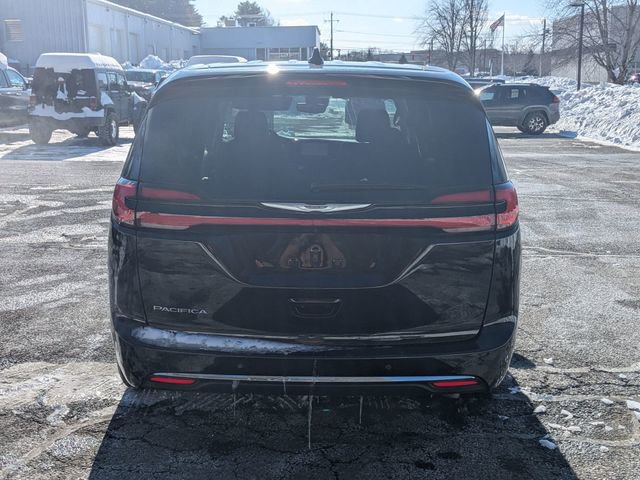 Used 2024 Chrysler Pacifica Touring-L image 6