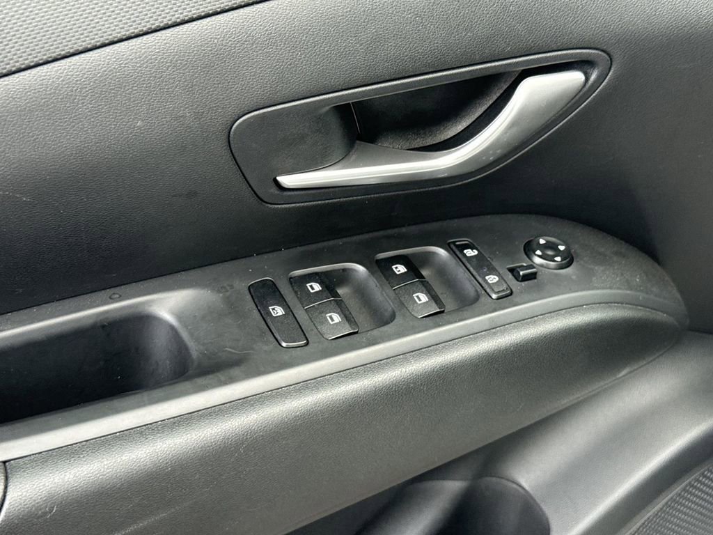 Used 2024 Hyundai Tucson SE image 18