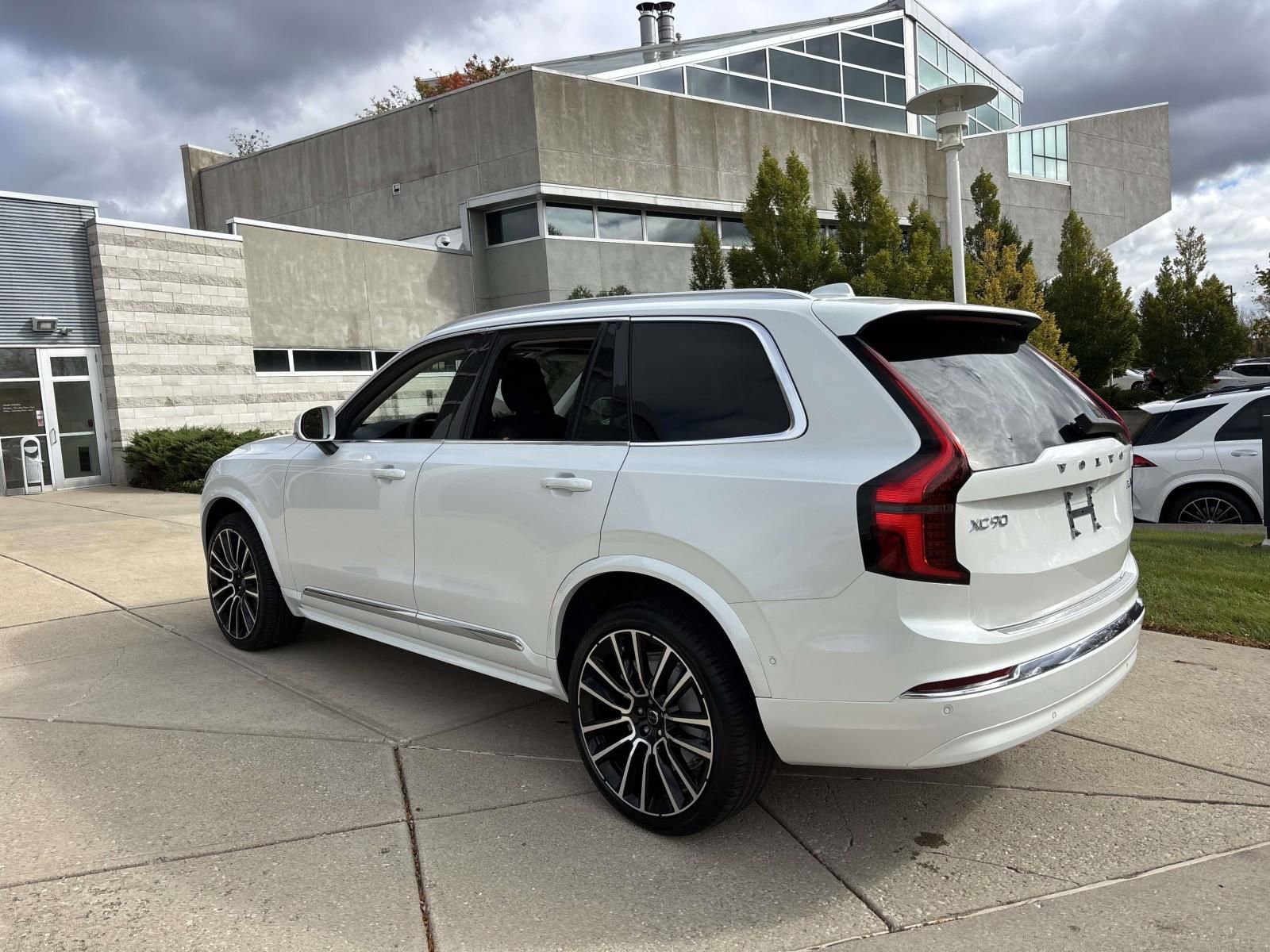 New 2026 Volvo XC90 B6 Plus w/ Protection Package Premier image 5