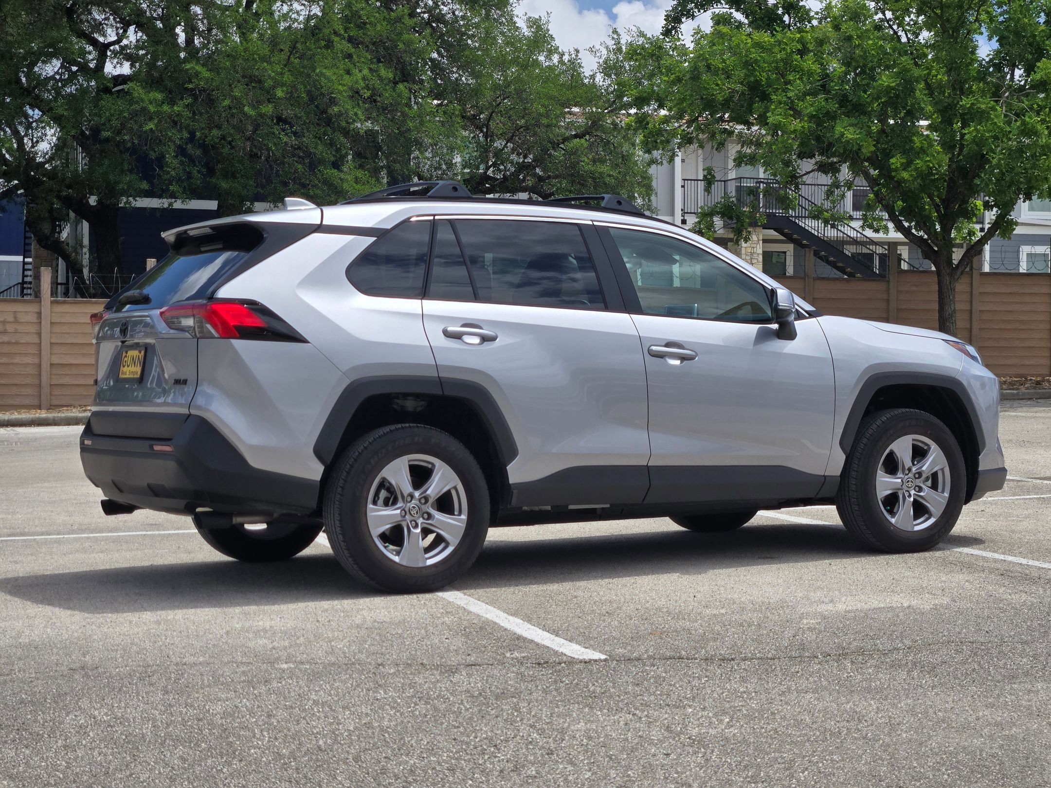 Used 2025 Toyota RAV4 XLE w/ Convenience Package FWD image 4