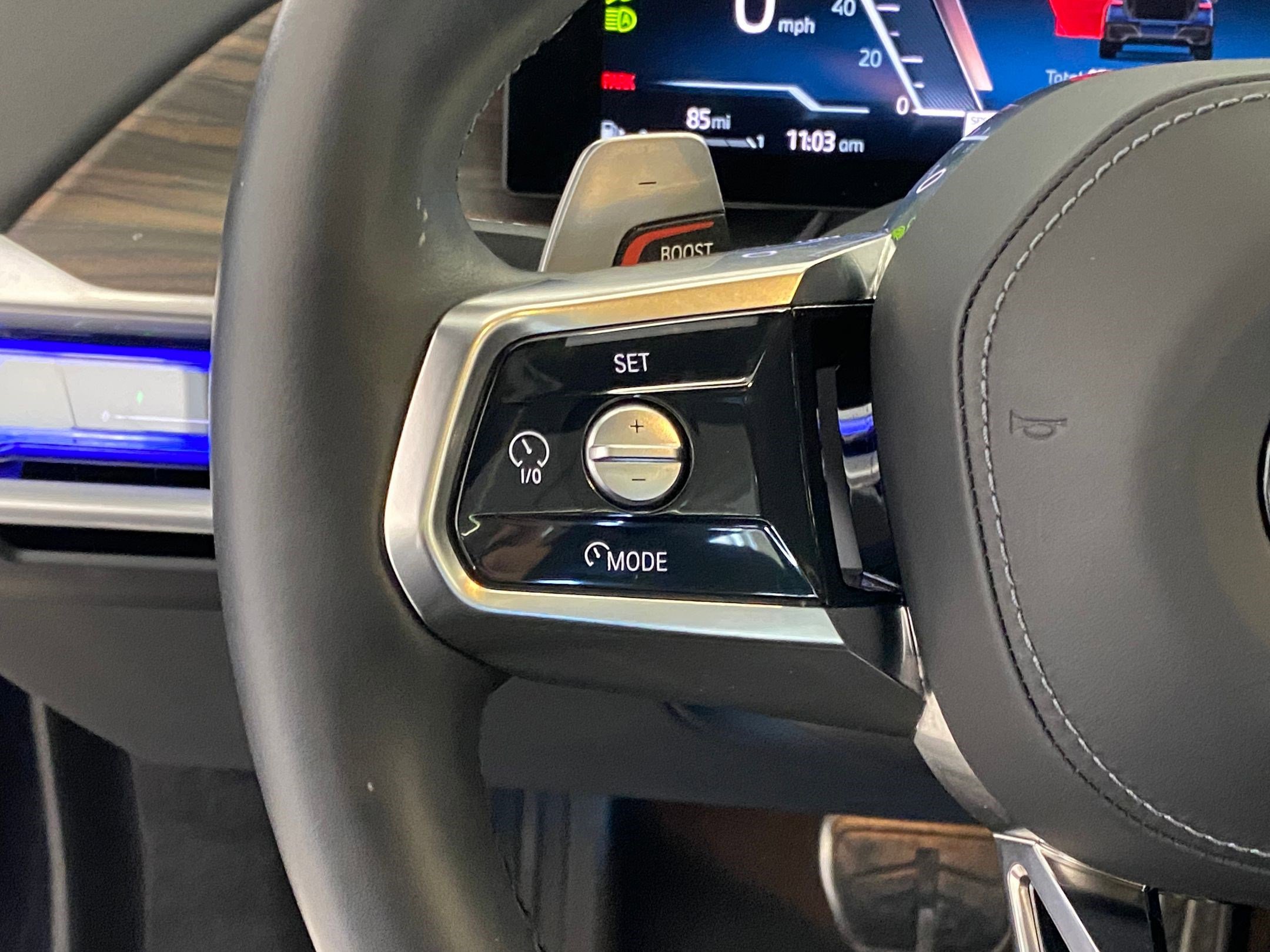 Used 2025 BMW 760i xDrive w/ Executive Package image 2