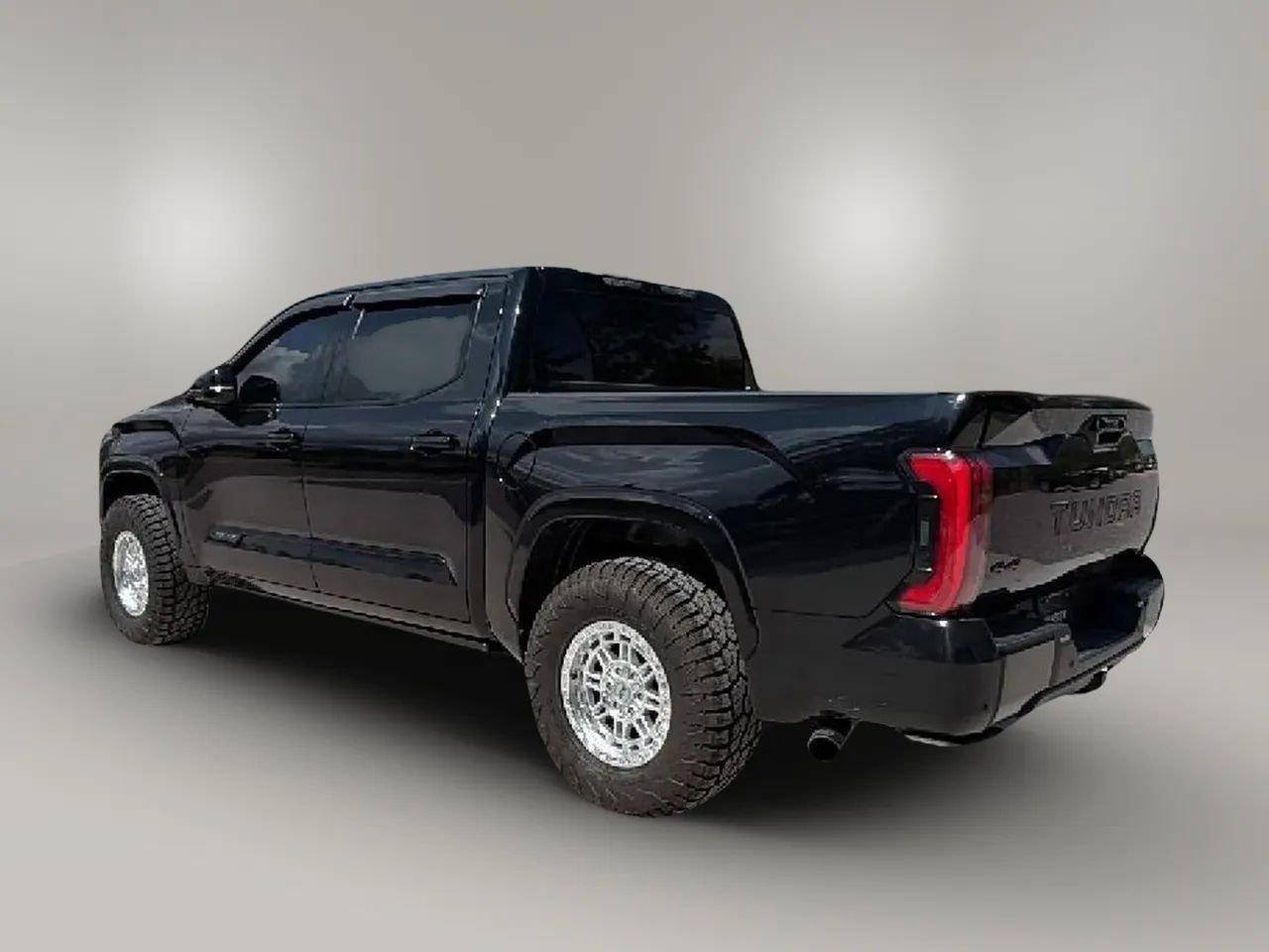 Used 2023 Toyota Tundra Platinum AWD/4WD image 3
