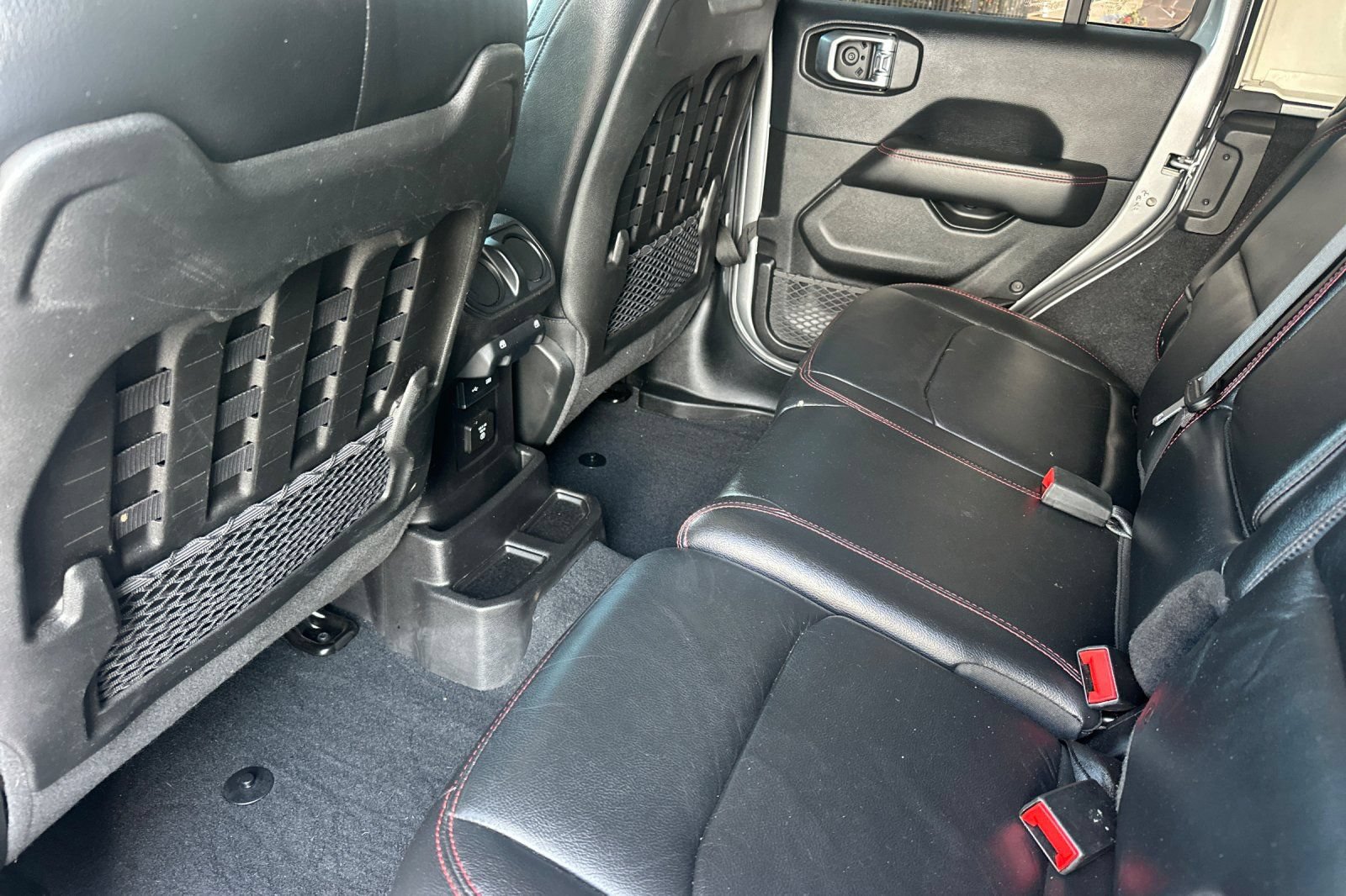 Used 2018 Jeep Wrangler Unlimited Rubicon AWD/4WD image 14