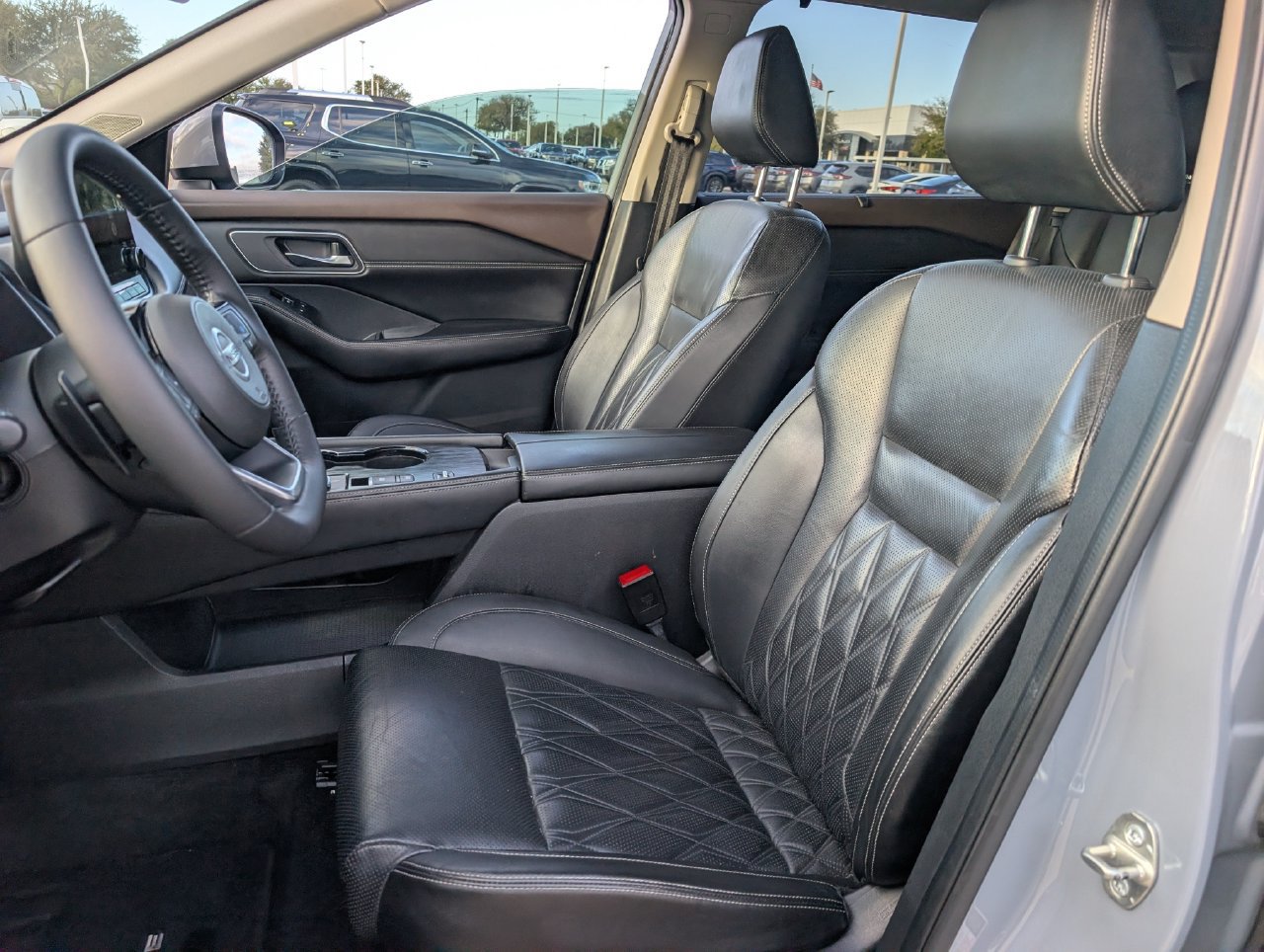 Used 2021 Nissan Rogue Platinum FWD image 27