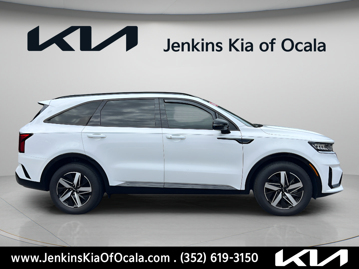 Used 2023 Kia Sorento EX w/ Panoramic Sunroof Package FWD image 2