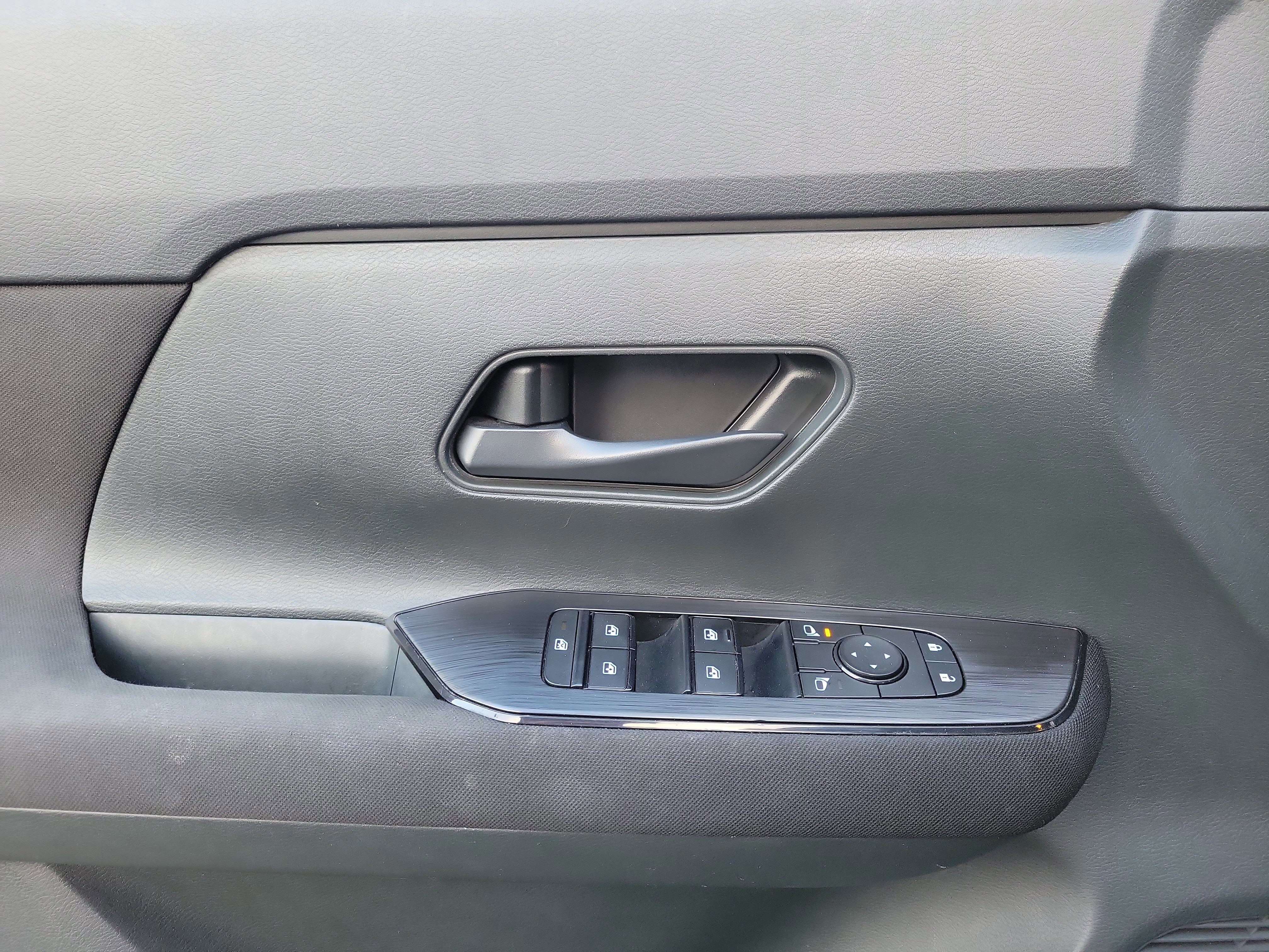 Used 2025 Nissan Kicks S image 17