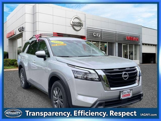Used 2022 Nissan Pathfinder SV AWD/4WD image 1