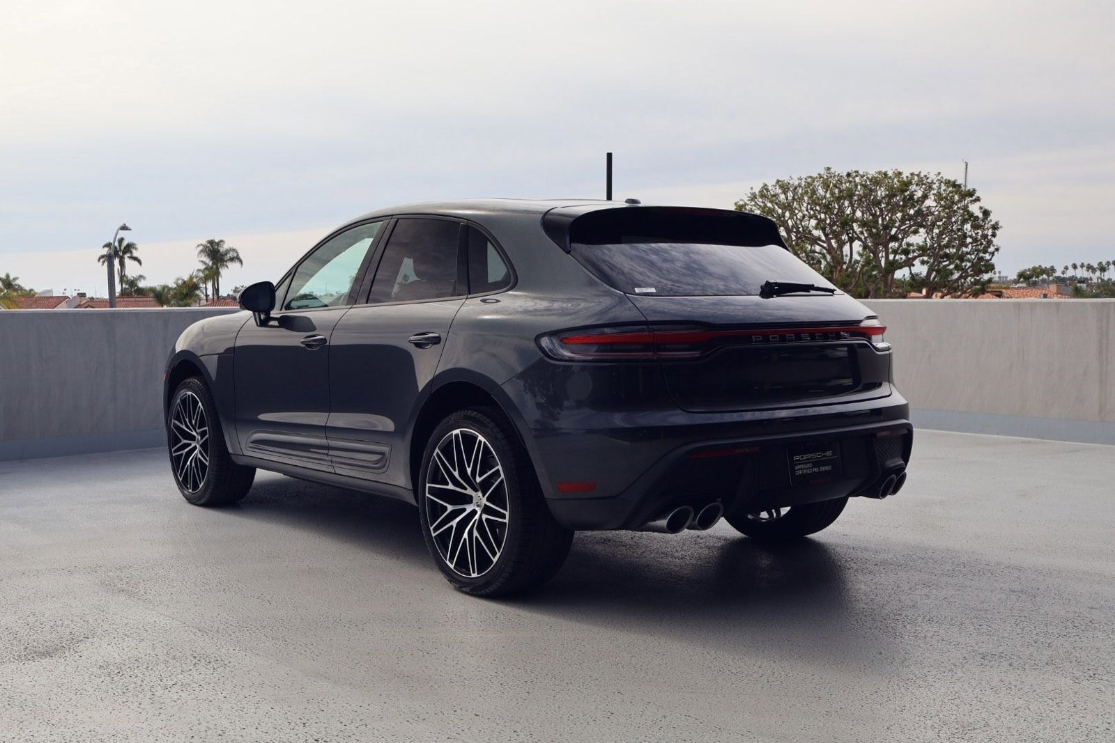 Certified 2025 Porsche Macan image 3