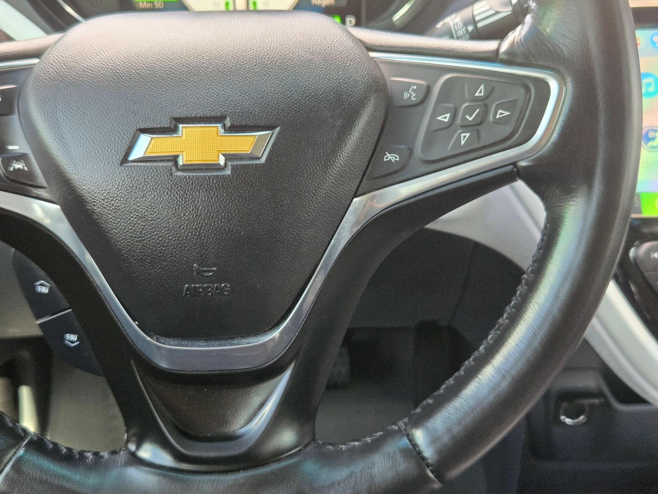 Used 2019 Chevrolet Bolt Premier w/ Infotainment Package FWD image 23