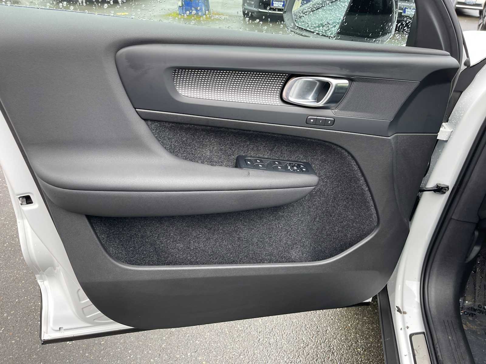 New 2023 Volvo XC40 B5 Plus w/ Protection Package Premier image 15