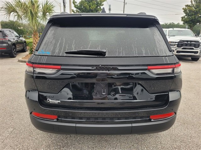 New 2025 Jeep Grand Cherokee Altitude image 13