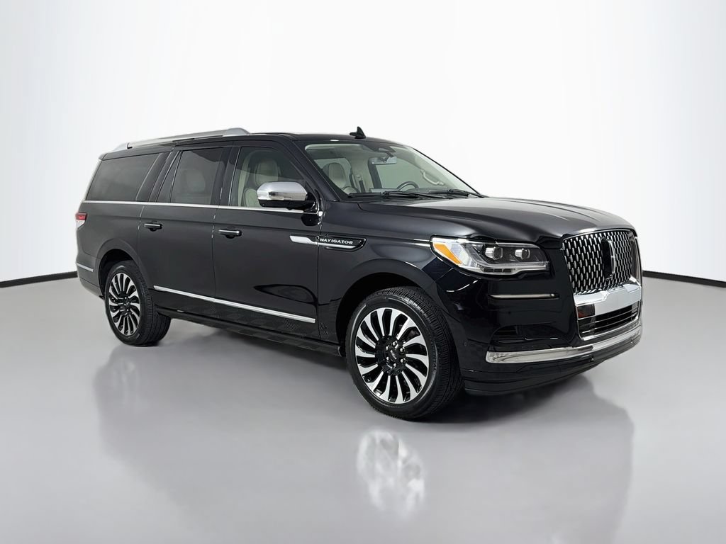 Used 2023 Lincoln Navigator L Black Label AWD/4WD image 3