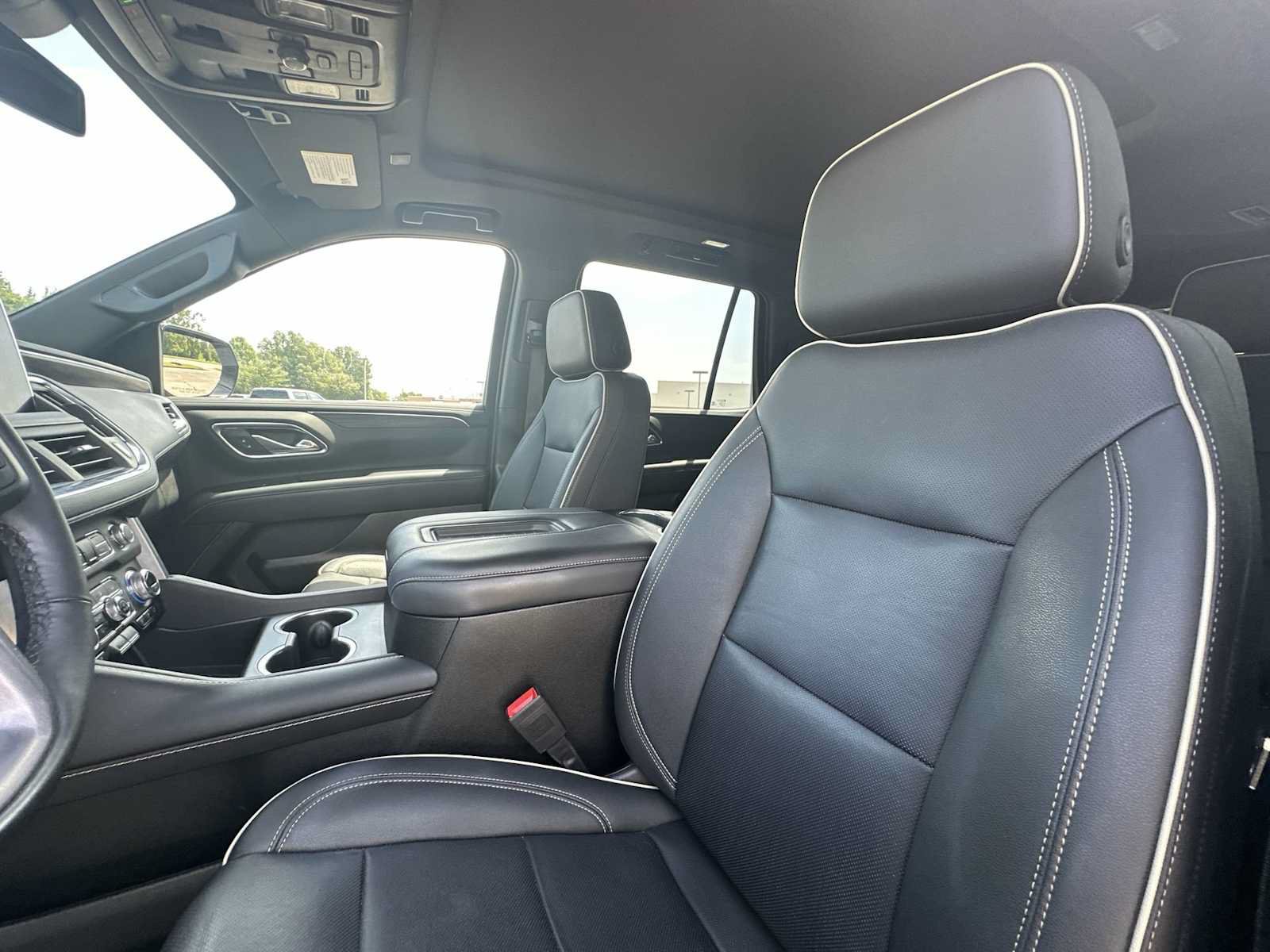 Used 2023 GMC Yukon SLT w/ SLT Luxury Package RWD image 10