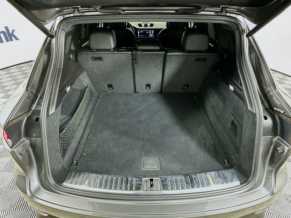 Used 2019 Porsche Cayenne Base image 33