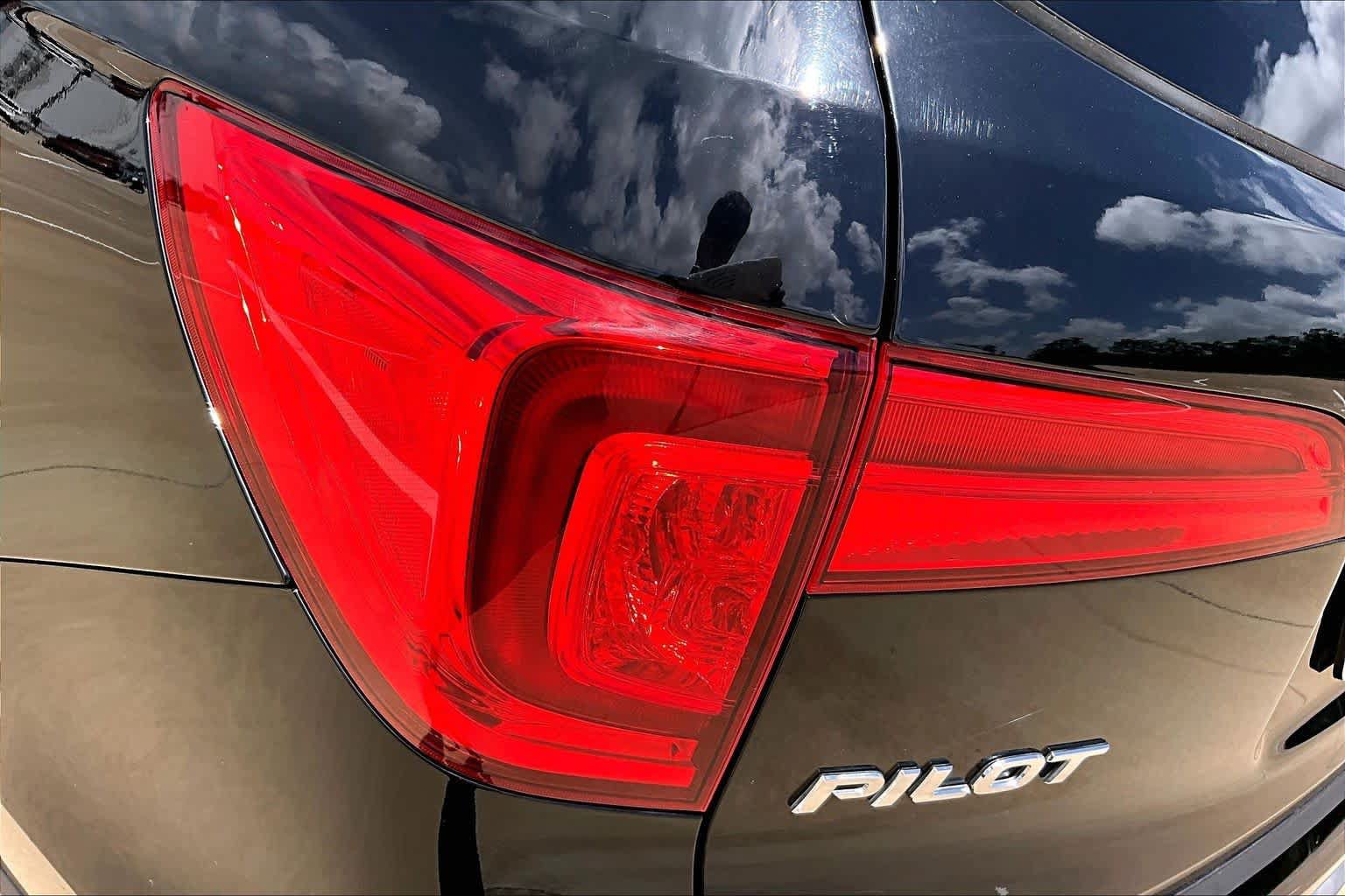 Used 2018 Honda Pilot Touring image 28