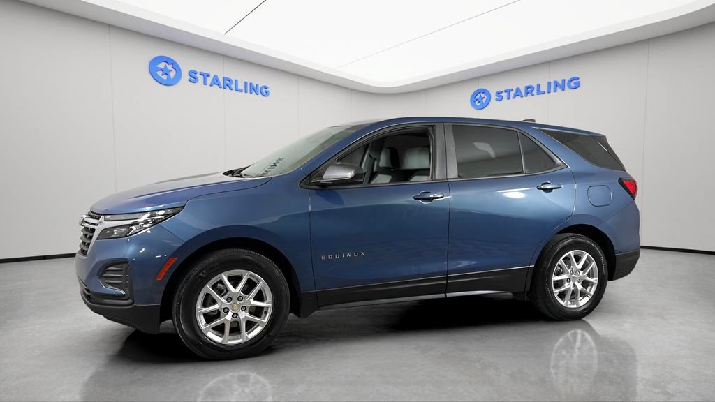 Used 2024 Chevrolet Equinox LS w/ Driver Confidence II Package FWD image 3
