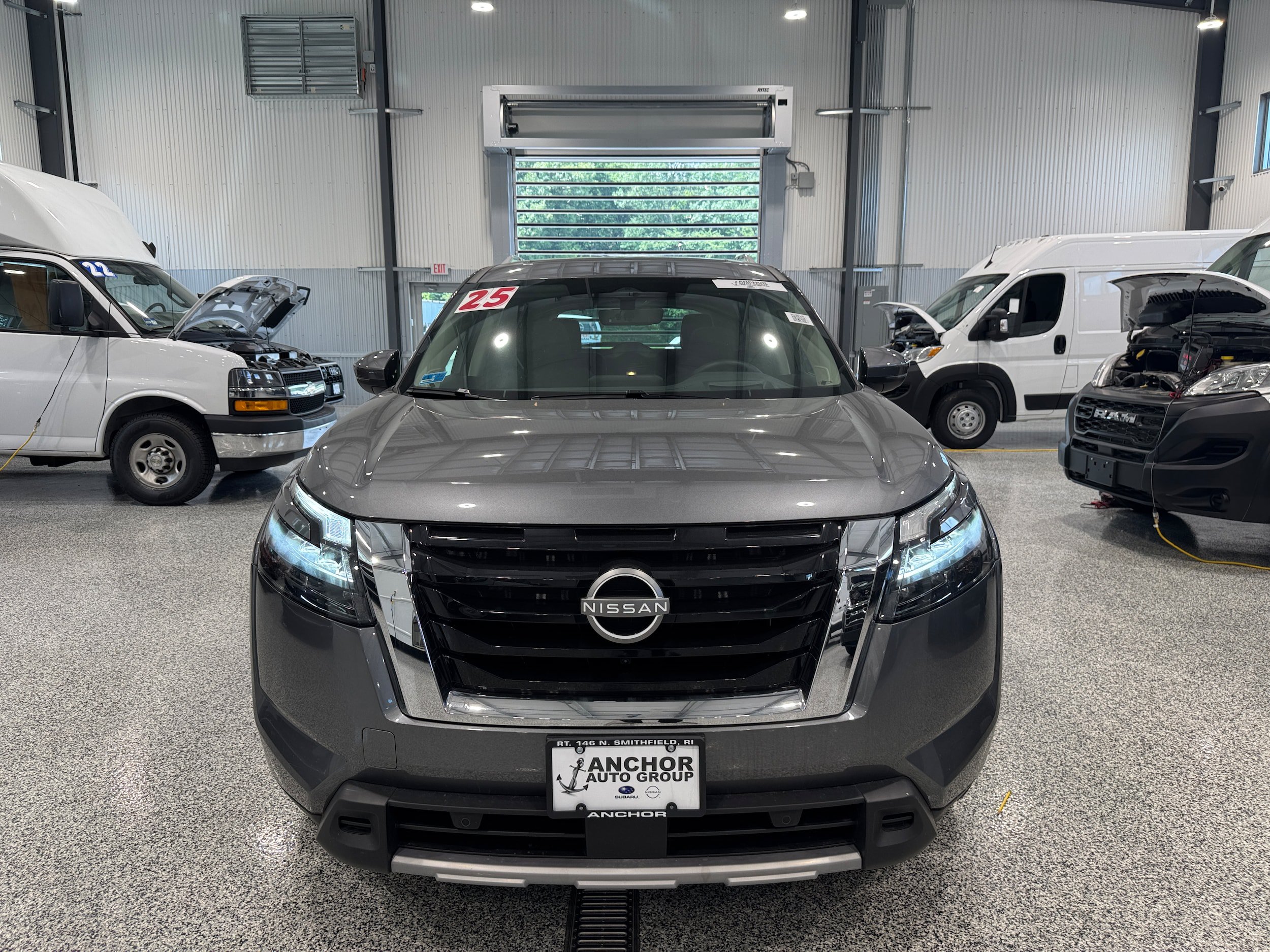 Used 2025 Nissan Pathfinder Platinum AWD/4WD image 2